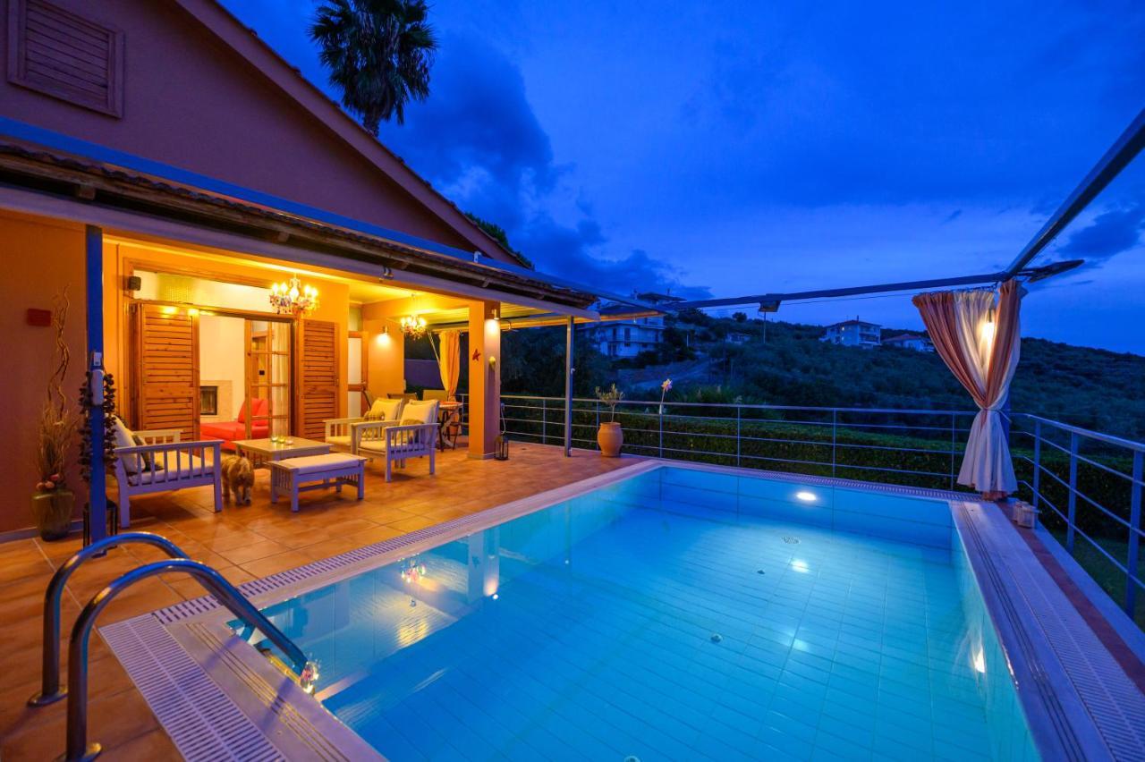 Cozy Small Smart Villa With Private Pool Mikri Mantineia Kalamáta Buitenkant foto