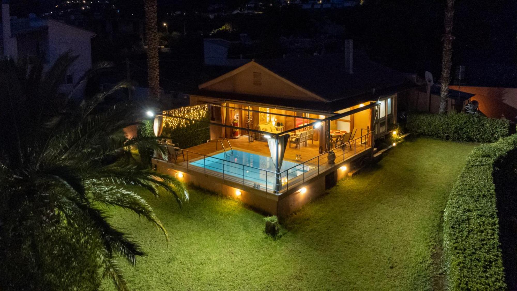 Cozy Small Smart Villa With Private Pool Mikri Mantineia Kalamáta Buitenkant foto